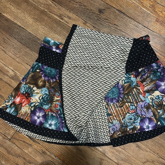 MOSHIKI Funky multi colored reversible skirt wrap skirt. - Picture 4 of 8